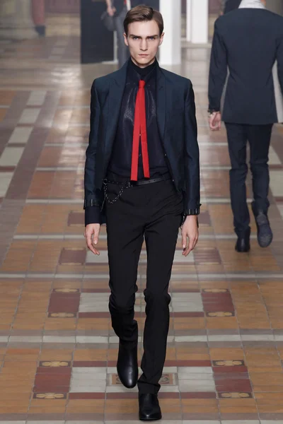 Look 10